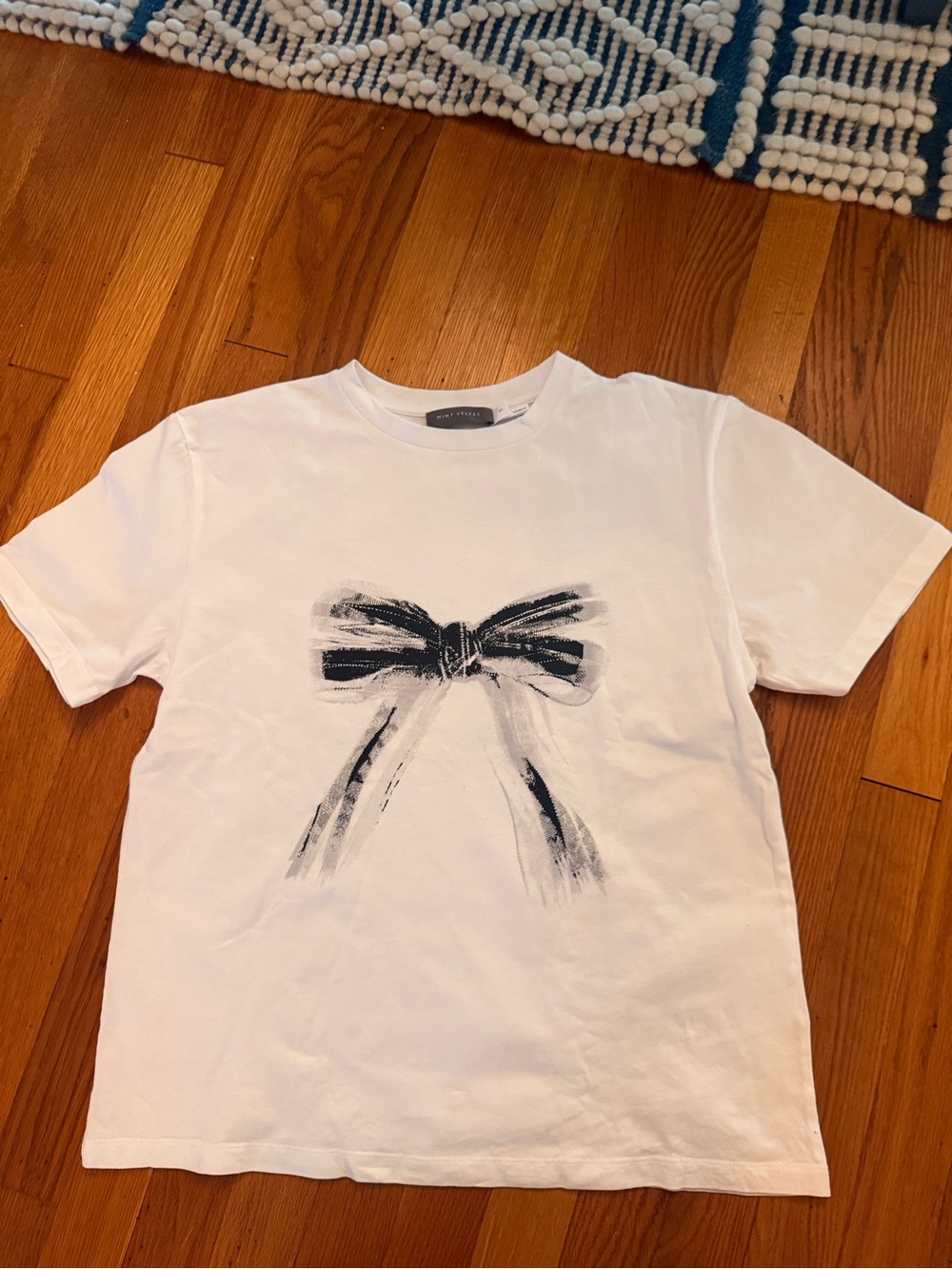 Mint Velvet White Bow Graphic Tee Size M
Top